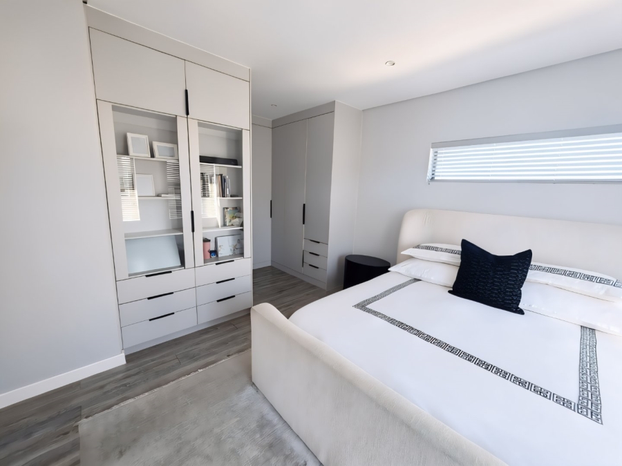 To Let 4 Bedroom Property for Rent in Sandown Western Cape